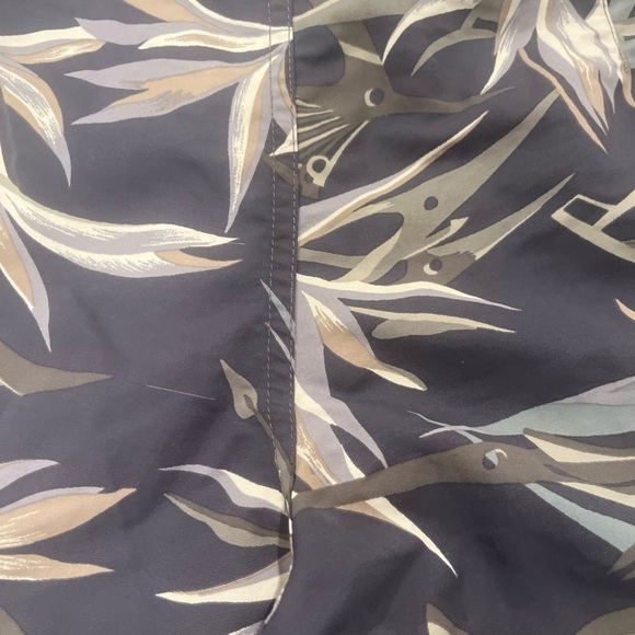 Patagonia Swim Trunks Men 30 Blue Floral Bird Of Paradise Wavefarer Board Shorts - Picture 6 of 9